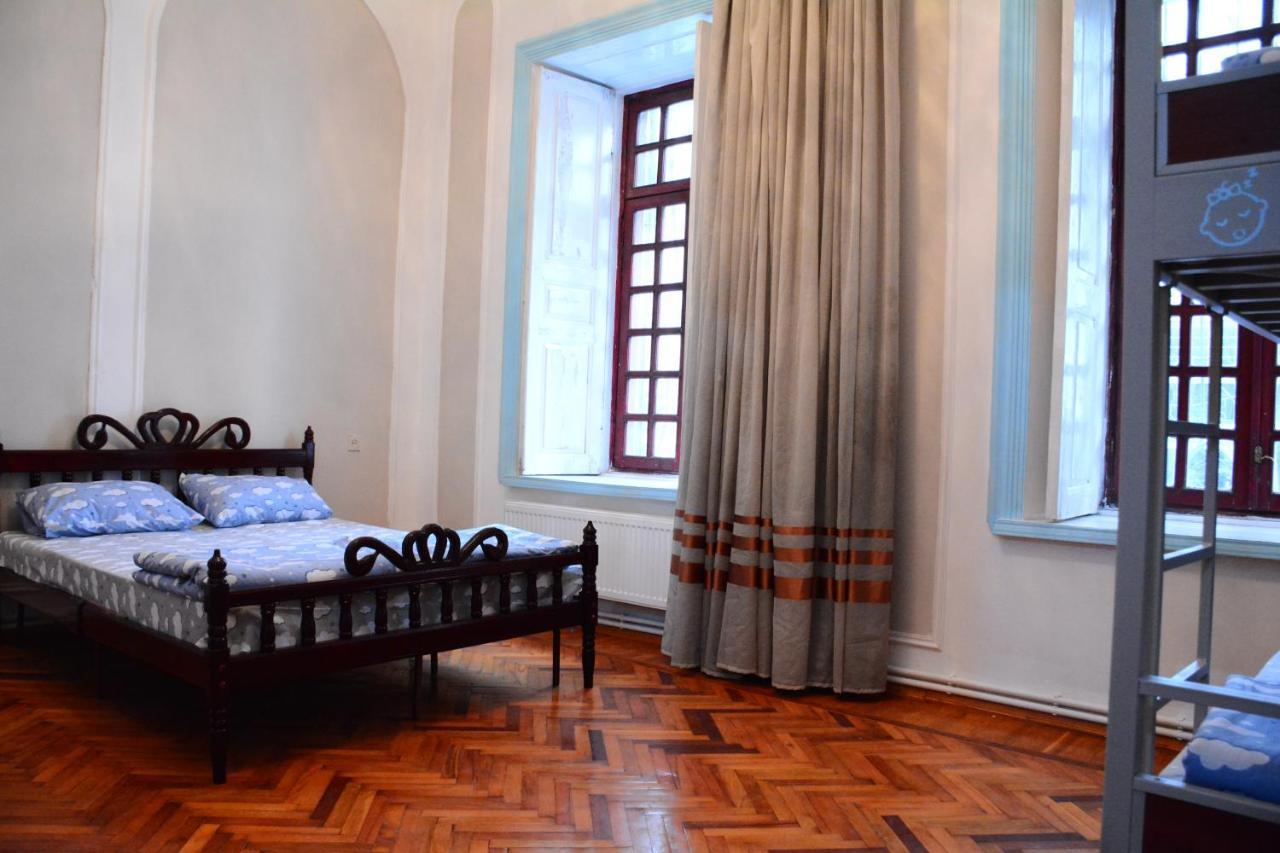 Flora Hostel Baku Exterior photo